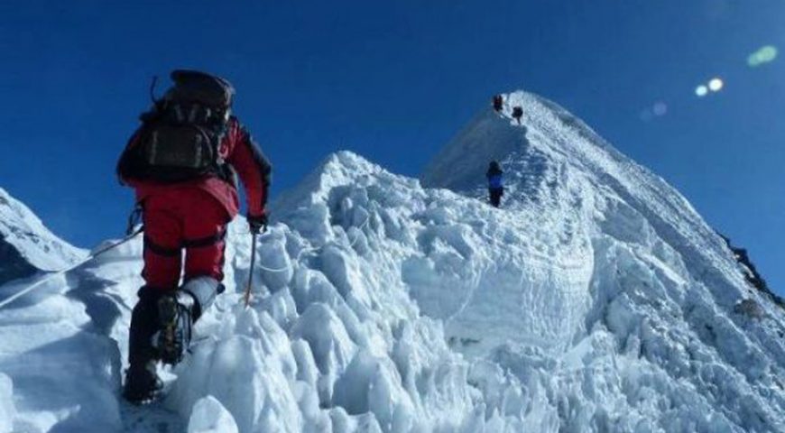 mountain-climbing-nepal